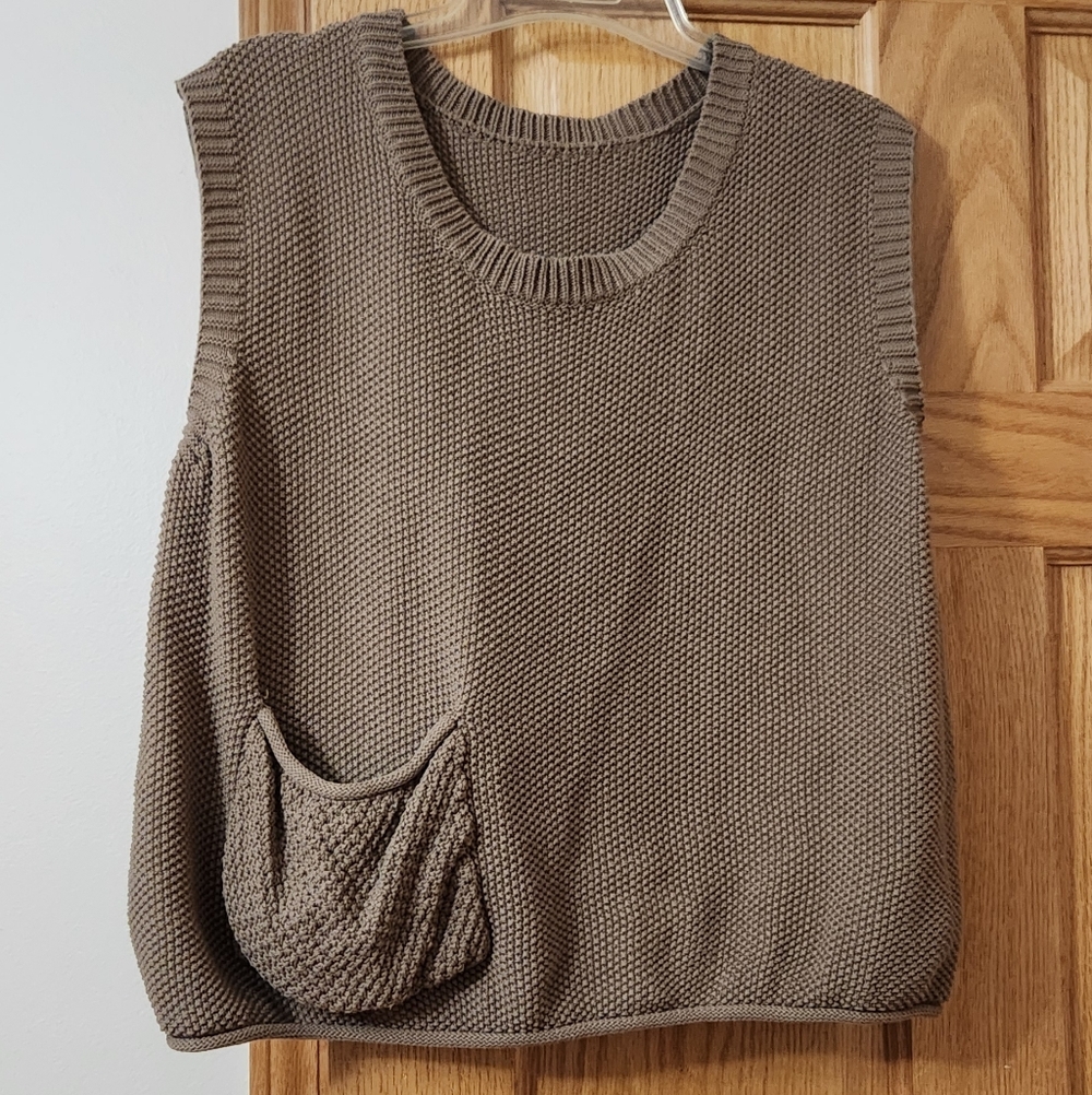 2 Sleeveless Knit Sweater Vest